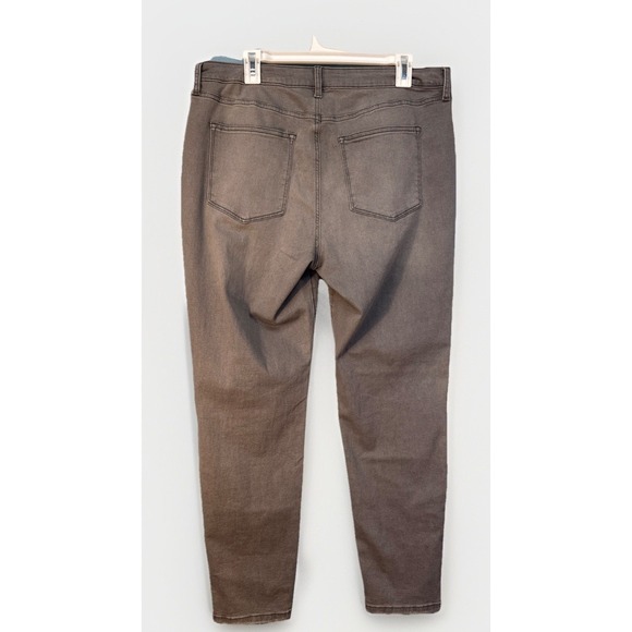 Sonoma Jeans, Women's Size 16R High Rise Gray Denim Curvy Skinny Pockets No Gap - Picture 2 of 8